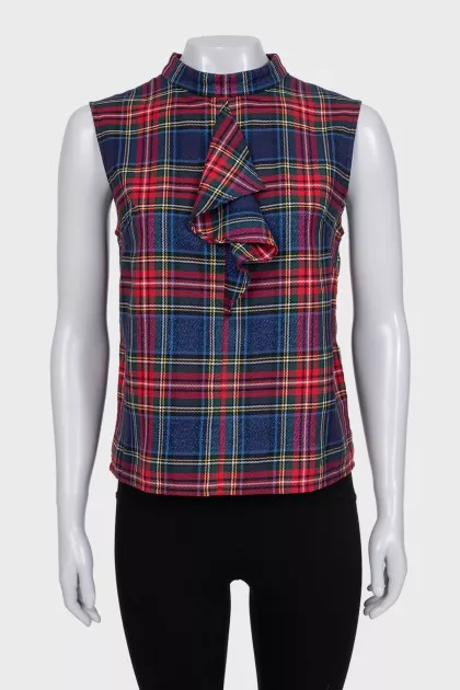 Straight-cut top with a checkered print