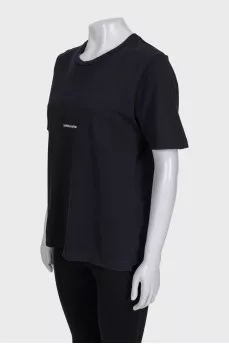 Black straight T-shirt with logo