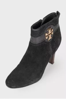 Suede ankle boots with brand logo