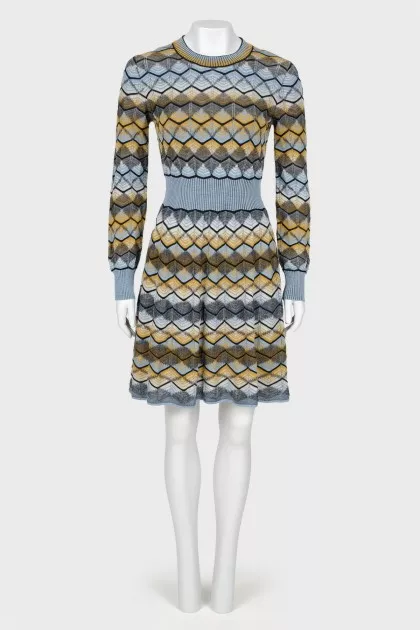 Fitted dress with pattern