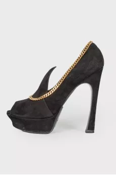 Suede heels with golden chain