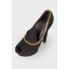 Suede heels with golden chain