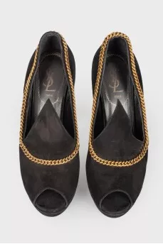 Suede heels with golden chain