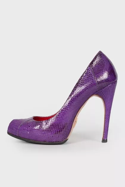 Snake embossed shoes