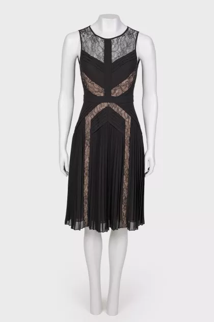 Fitted dress with lace