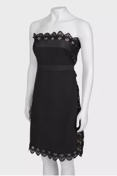 Dress with lace on the belt