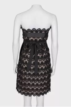 Dress with lace on the belt