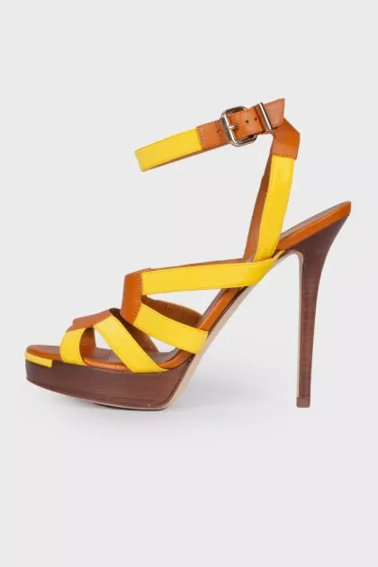 Sands with yellow textile inserts