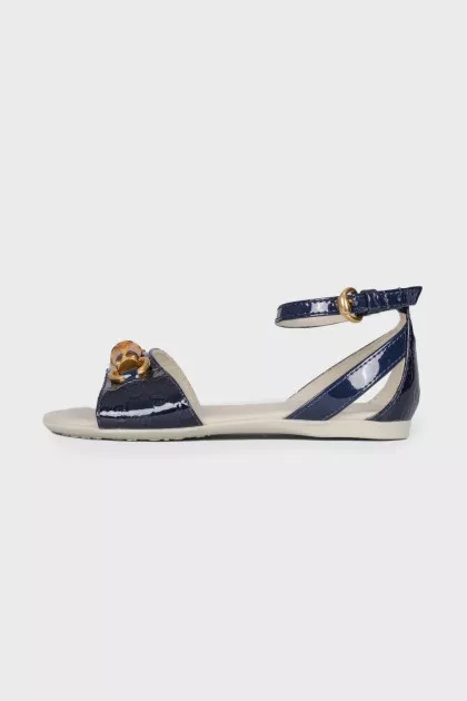 Children's sandals with bamboo accessory