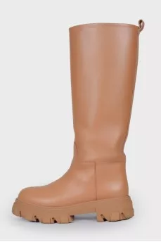 Leather boots with a textured sole