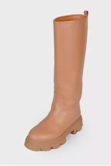 Leather boots with a textured sole