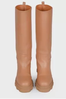 Leather boots with a textured sole