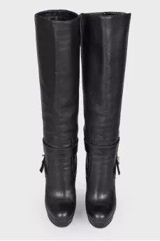 Leather boots with a buckle