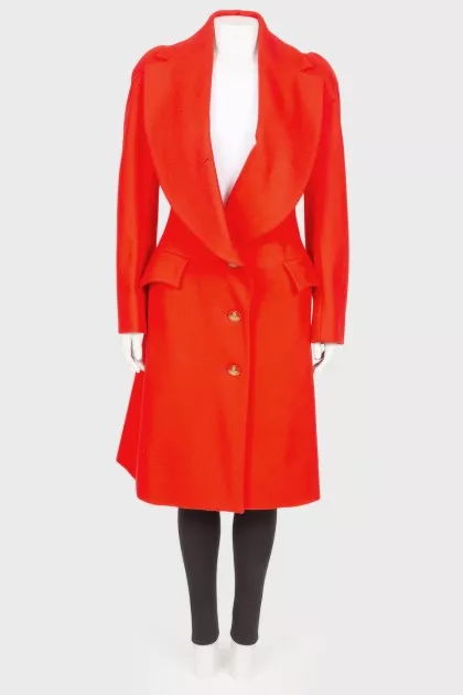 Red coat of fitted silhouette