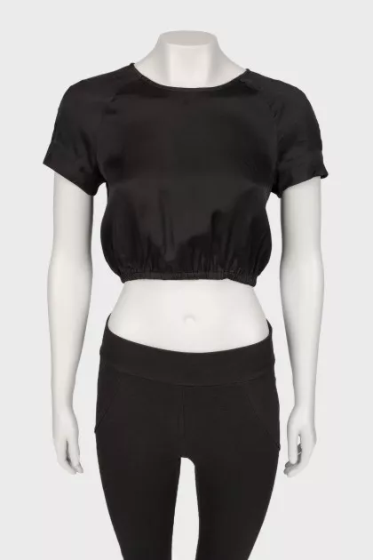 Black top on a zipper with a tag