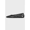 Steering ballet shoes with a square toe