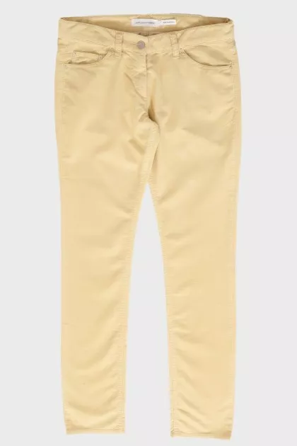 Direct cut yellow jeans