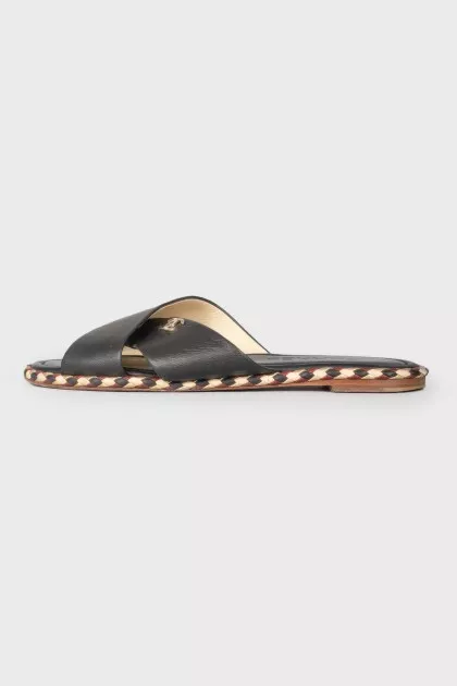 Leather slopes with weaving