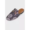 Liliac mules with a print