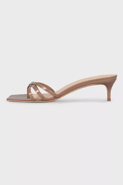 Heeled mules in mocha color