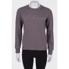 Sweetshot with an embroidered brand logo