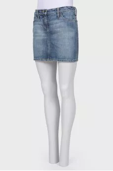 Denim skirt with back appliqué