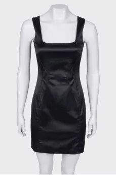 Black sleeveless dress