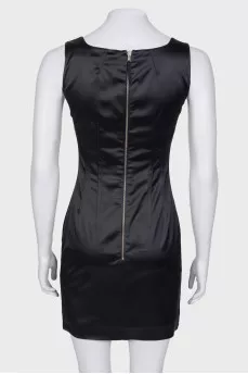 Black sleeveless dress