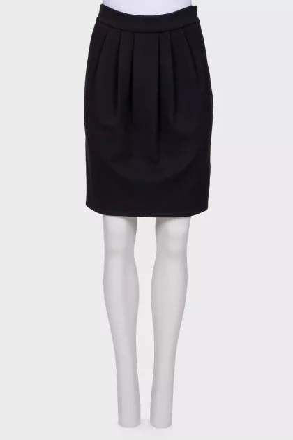 Black pleated skirt