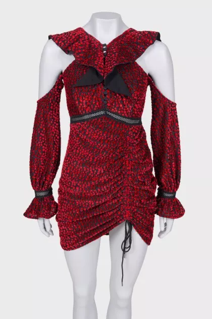 Black-red dress with open shoulders