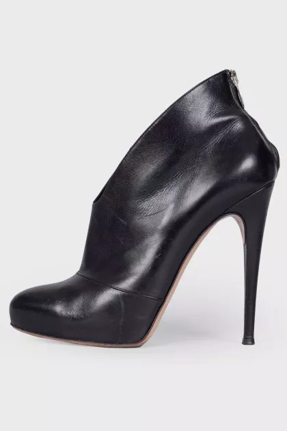 Leather ankle boots with stiletto heels