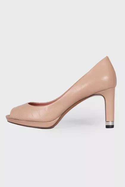 Street shoes with an open toe