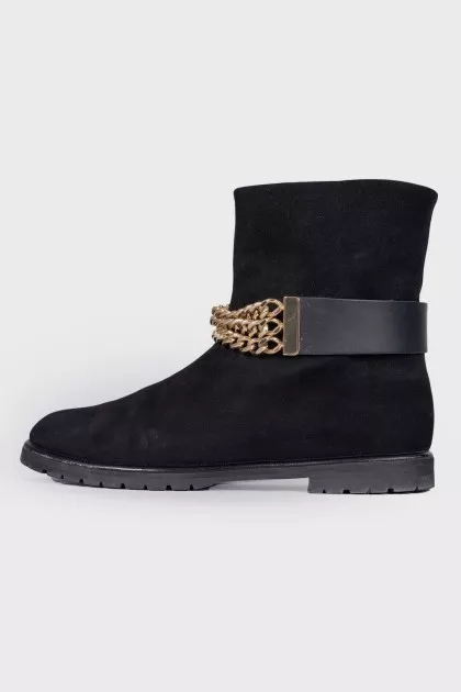 Leather boots with a gold chain