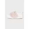 Sneakers with powder fur