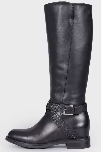 Leather boots with belt closure