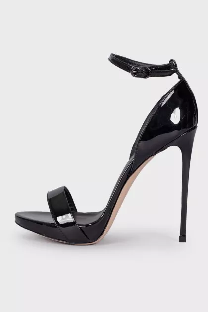 Lacquer black sandals