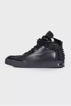 Leather sneakers with spikes