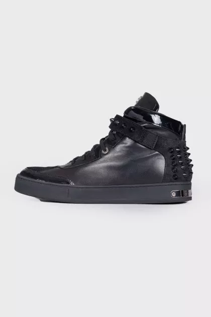 Leather sneakers with spikes