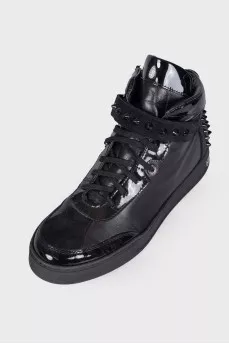 Leather sneakers with spikes
