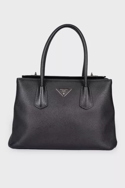 Classic leather bag in textured leather