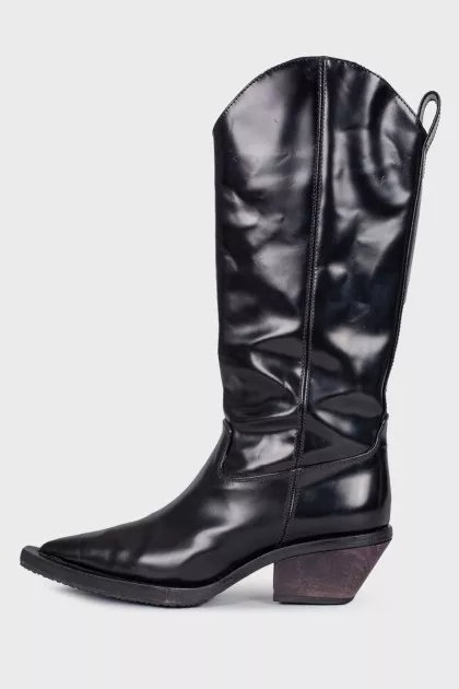 Pointed toe boots