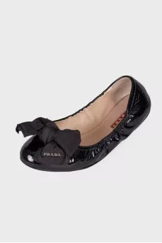Black patent ballerinas with a large bow