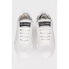 Sneakers with a large logo on the heel