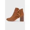 Suede boots with a gold ring