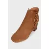 Suede boots with a gold ring