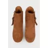 Suede boots with a gold ring