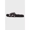 Knitted slippers with pearls