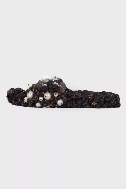 Knitted slippers with pearls