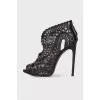 Shoes with a cut -out pattern and rivets