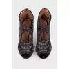 Shoes with a cut -out pattern and rivets